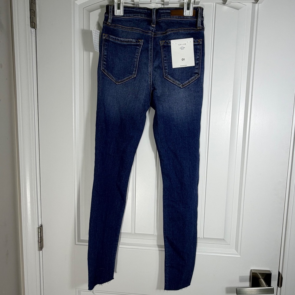 Cello Womens High Rise Distressed Skinny Jeans Dark Wash Raw Hem Size 1 - Picture 3 of 6